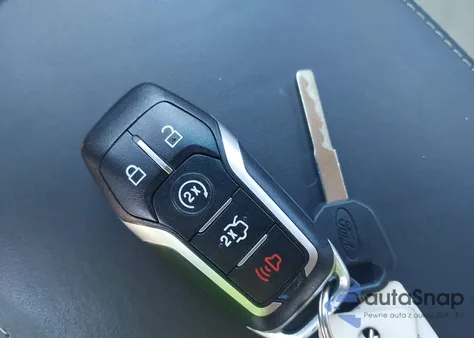 2016 Ford Explorer Platinum из США, поврежденный, VIN 1FM5K8HT1GGC69327